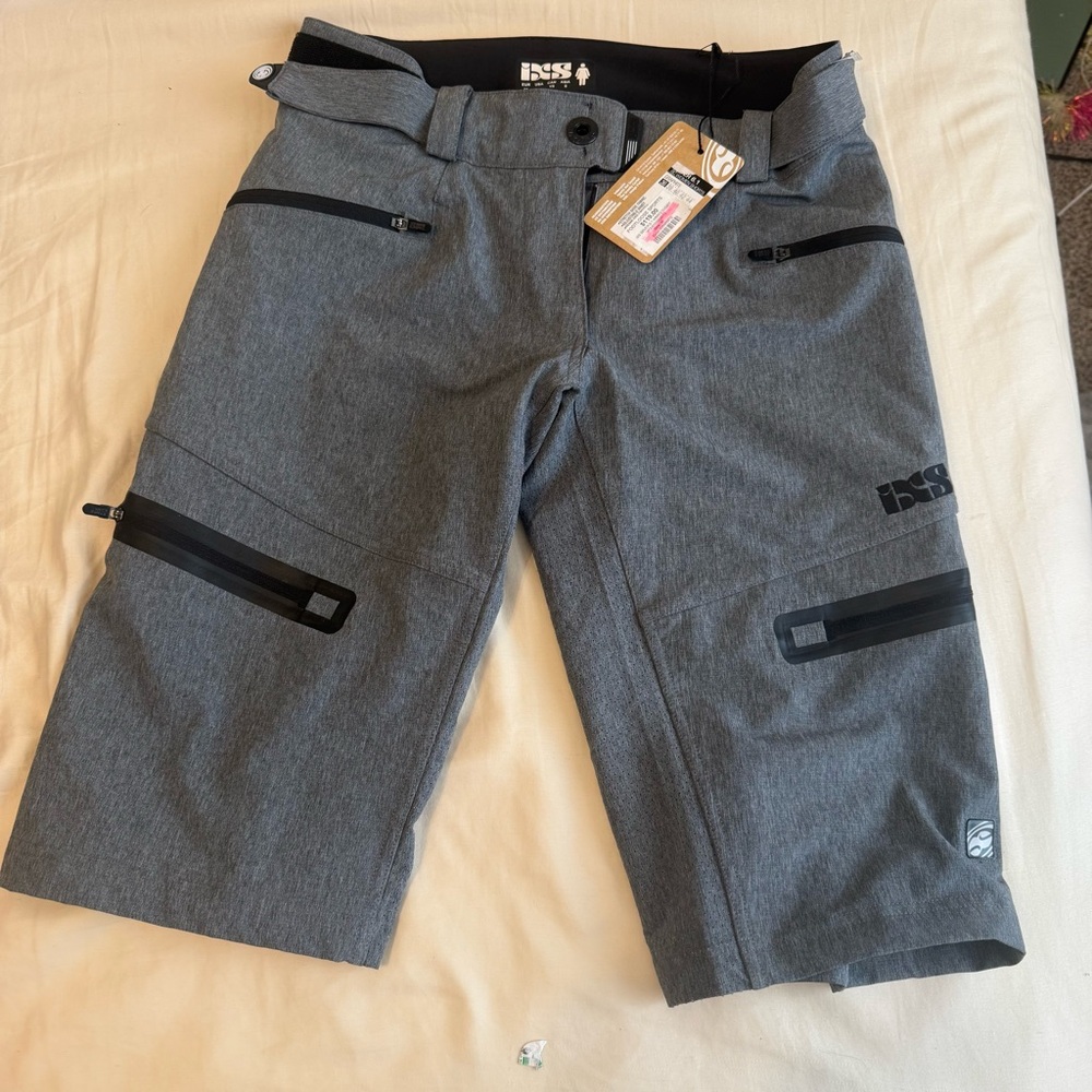 NWT iXS sever 6.1 women’s mountain bike shorts graphite size XS
